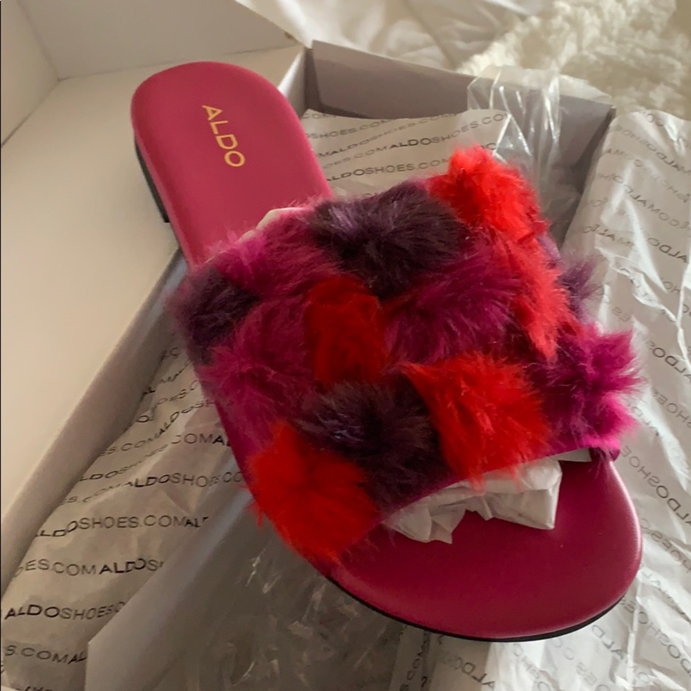 Pompom flats